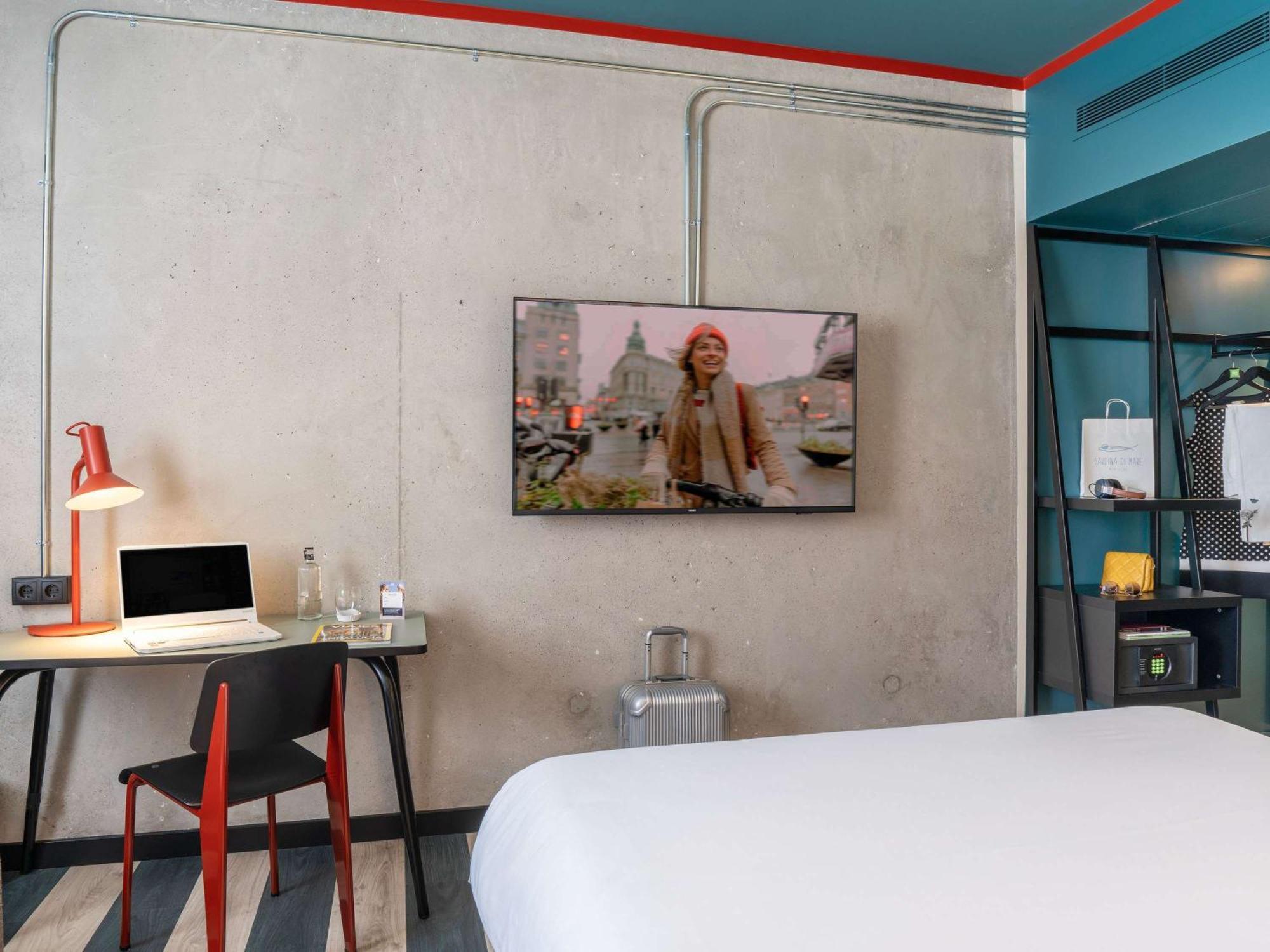 Ibis Styles Barcelona Sant Joan Despi Hotel Exterior photo