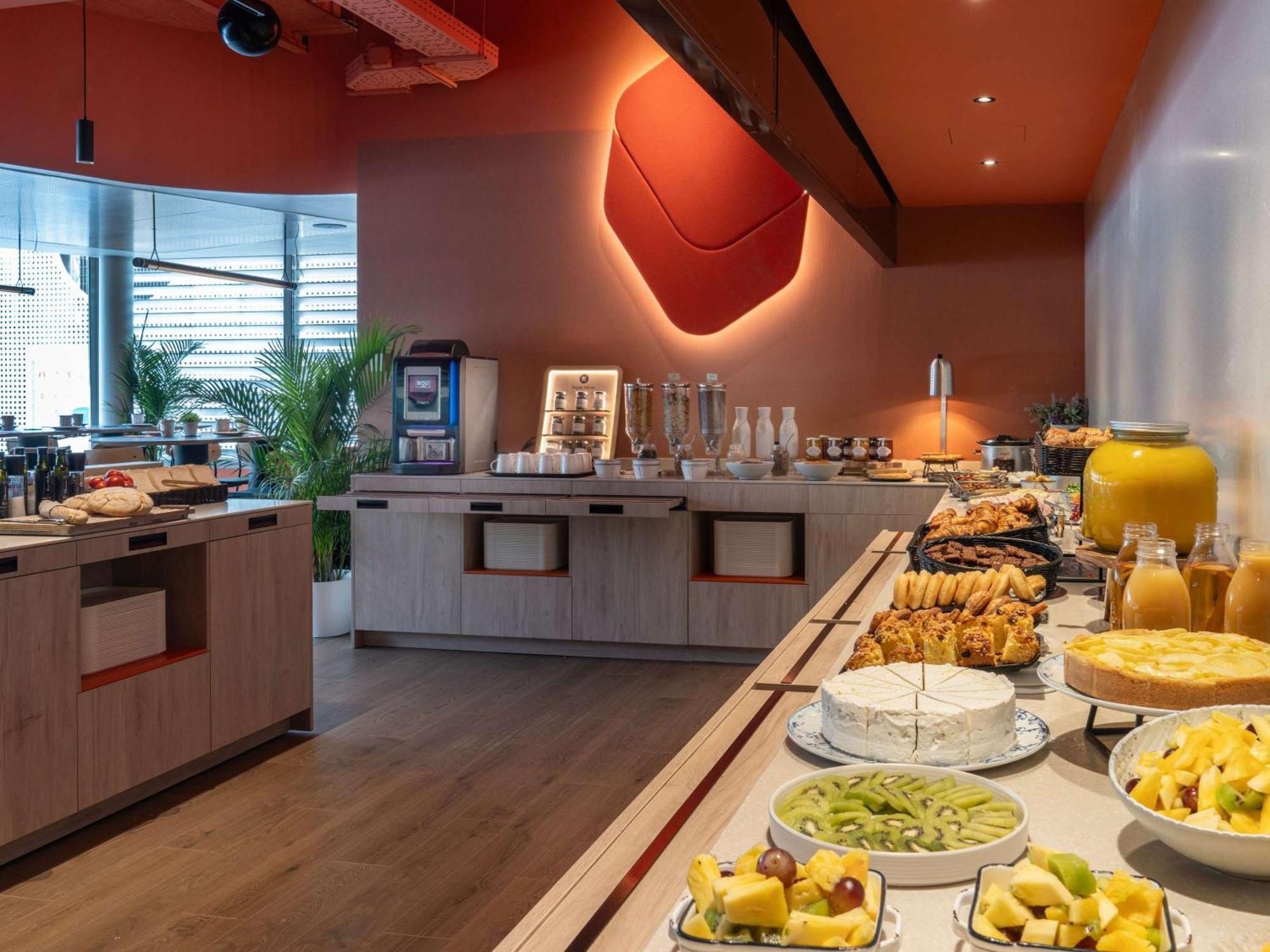 Ibis Styles Barcelona Sant Joan Despi Hotel Exterior photo
