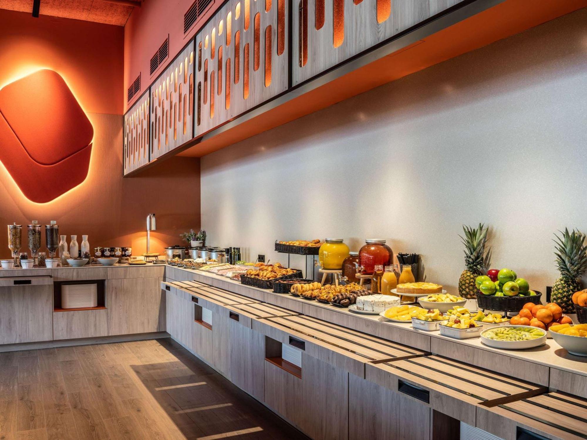 Ibis Styles Barcelona Sant Joan Despi Hotel Exterior photo