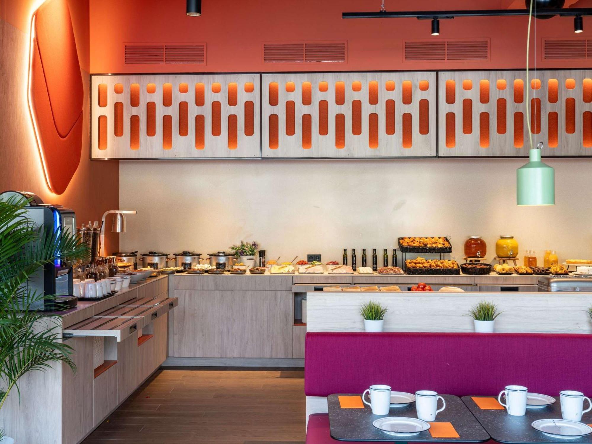 Ibis Styles Barcelona Sant Joan Despi Hotel Exterior photo