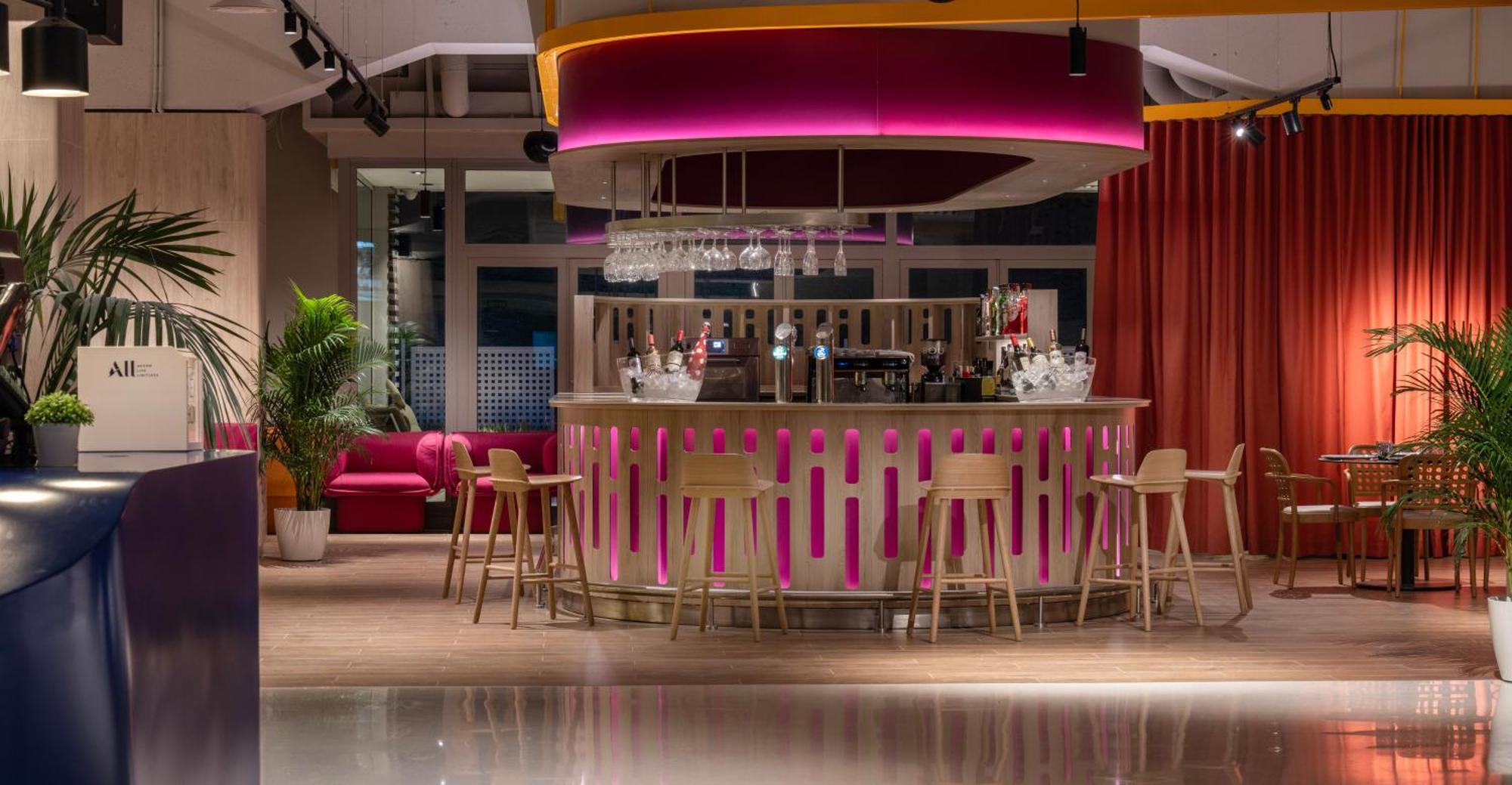 Ibis Styles Barcelona Sant Joan Despi Hotel Exterior photo