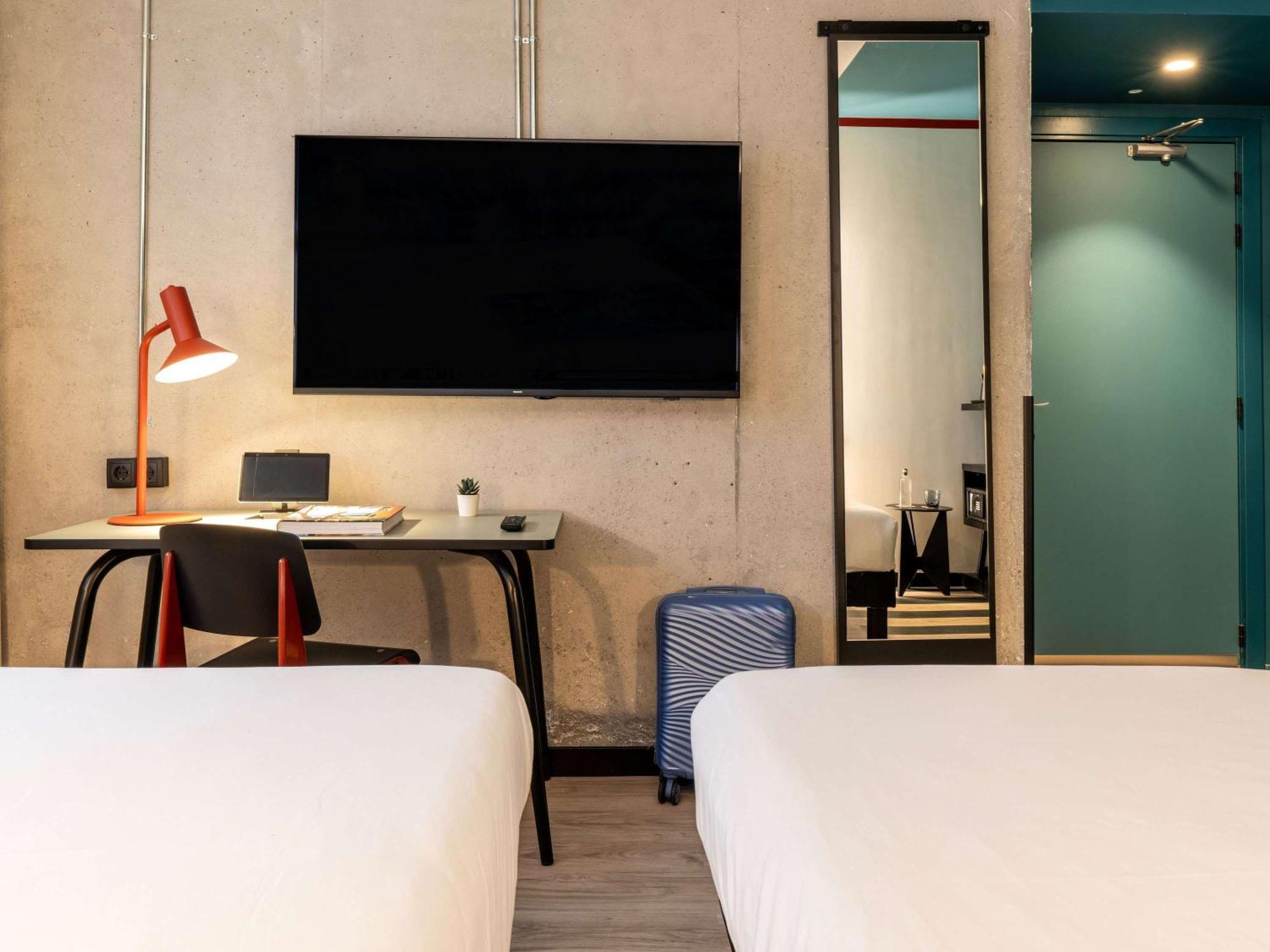 Ibis Styles Barcelona Sant Joan Despi Hotel Exterior photo