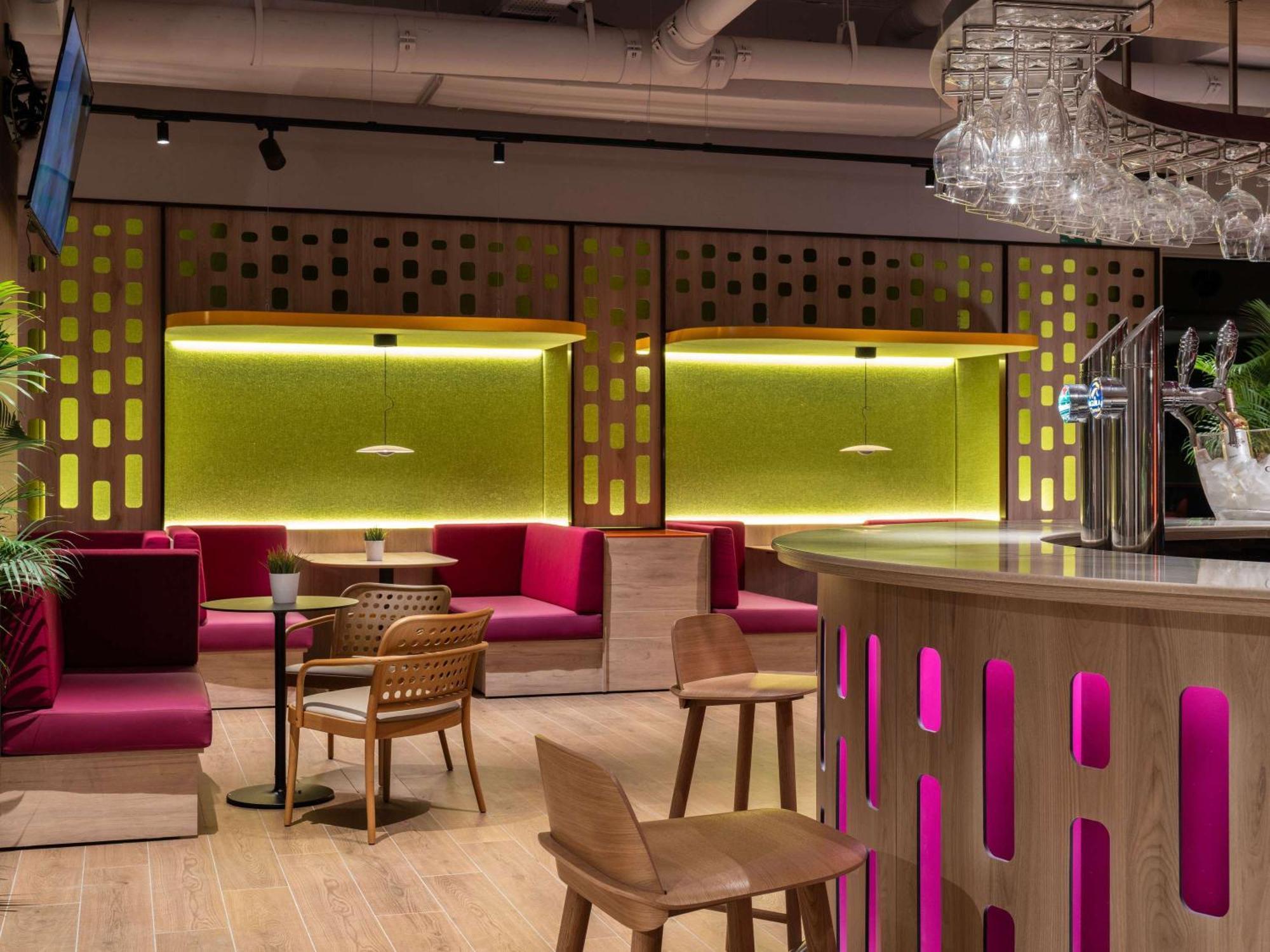 Ibis Styles Barcelona Sant Joan Despi Hotel Exterior photo