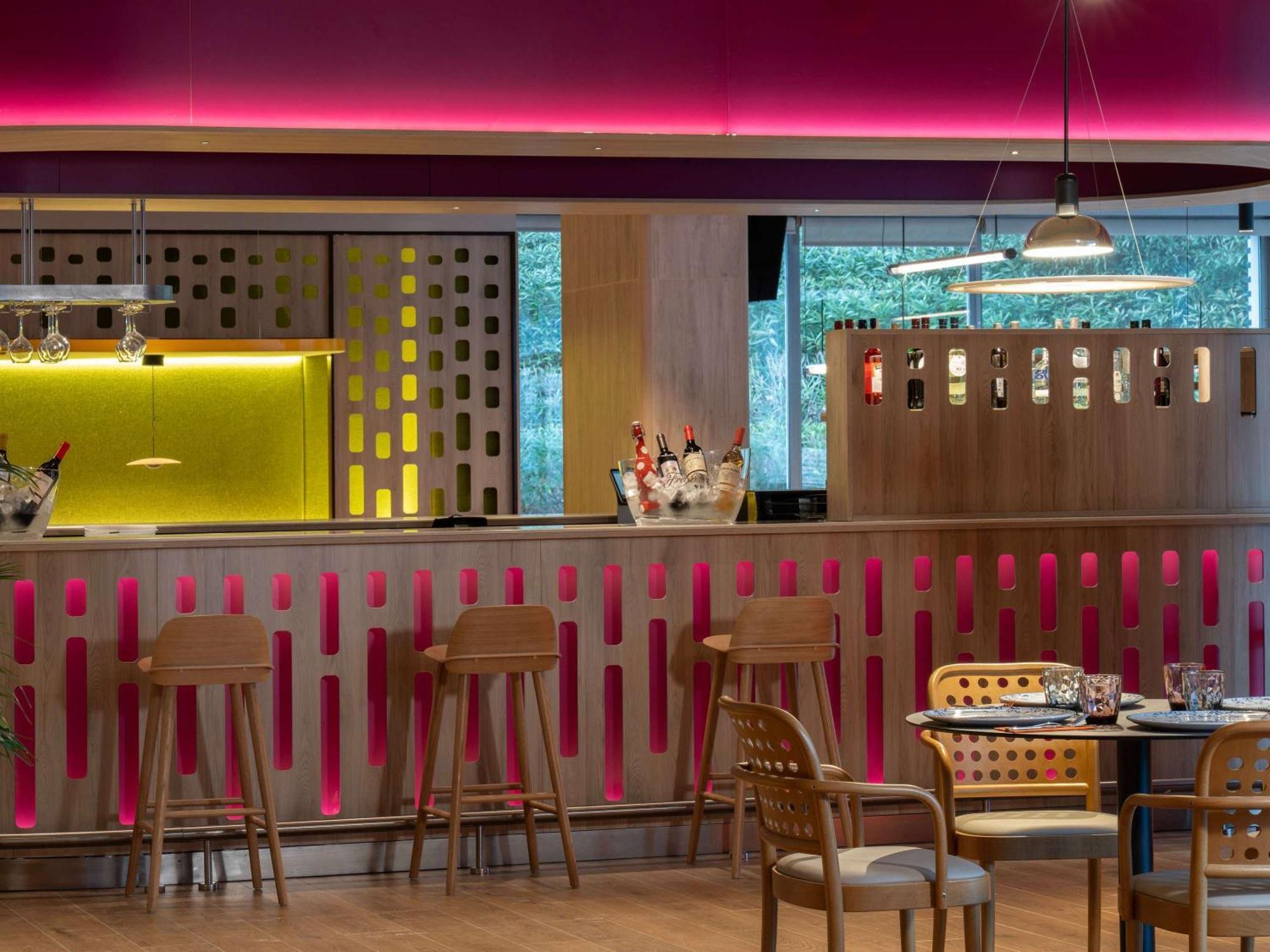 Ibis Styles Barcelona Sant Joan Despi Hotel Exterior photo