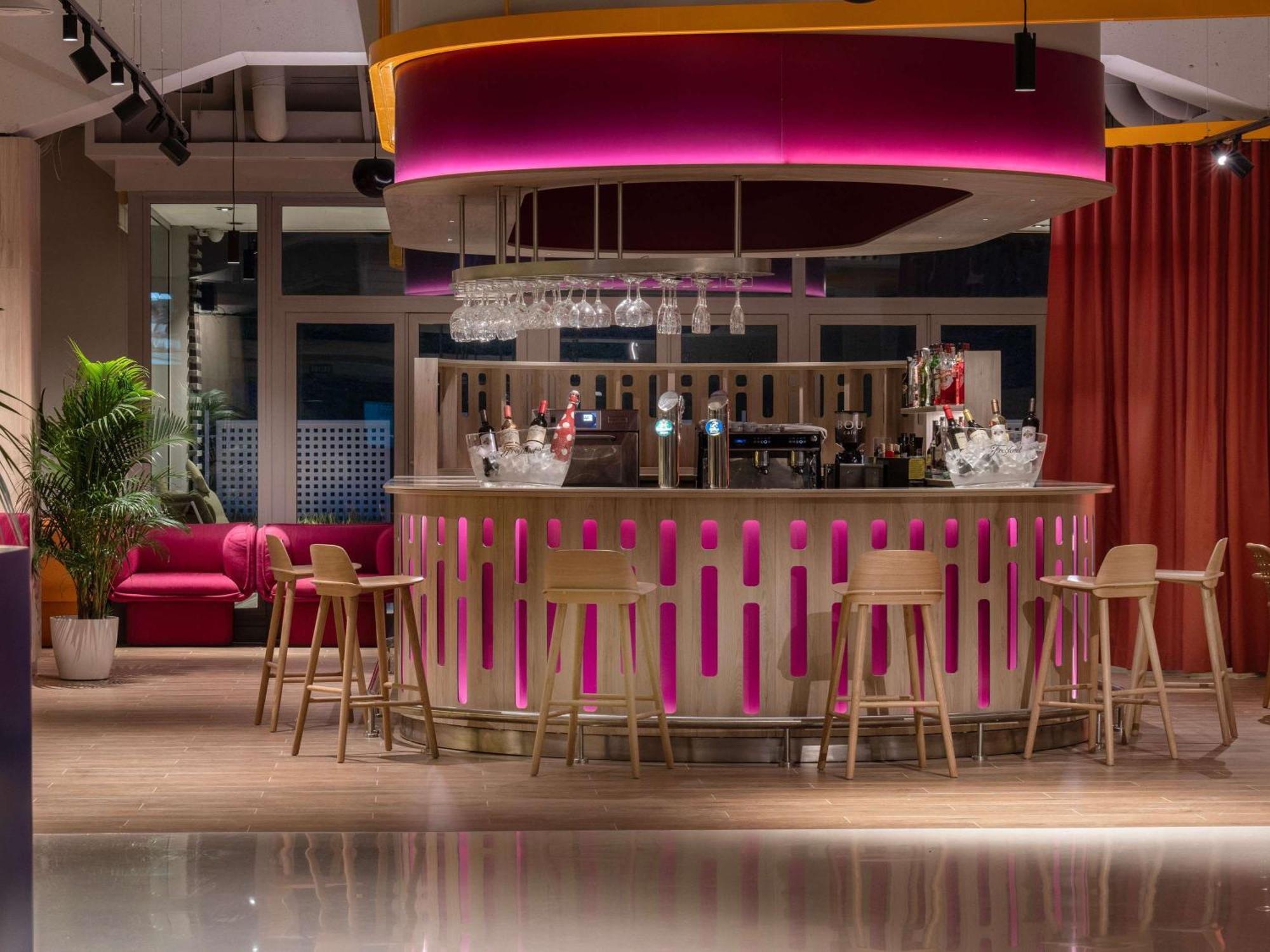 Ibis Styles Barcelona Sant Joan Despi Hotel Exterior photo