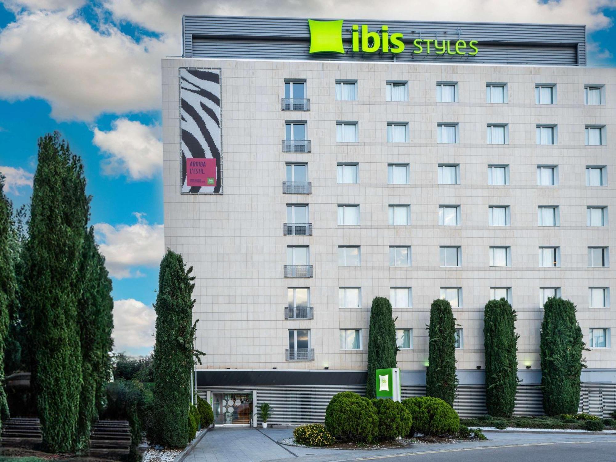 Ibis Styles Barcelona Sant Joan Despi Hotel Exterior photo